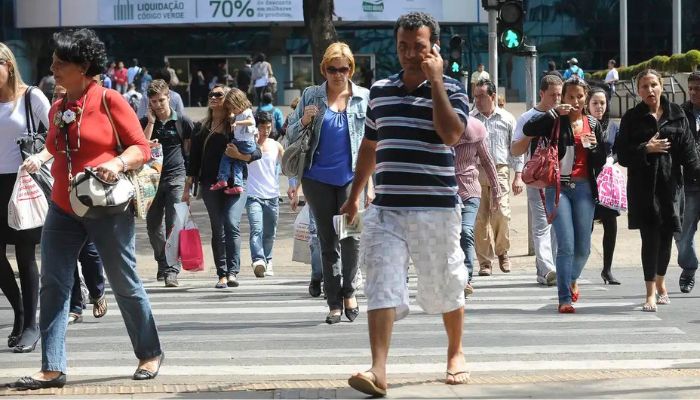 A taxa de desemprego recuou em 15 das 27 unidades da federação no segundo trimestre deste ano em relação ao primeiro trimestre.